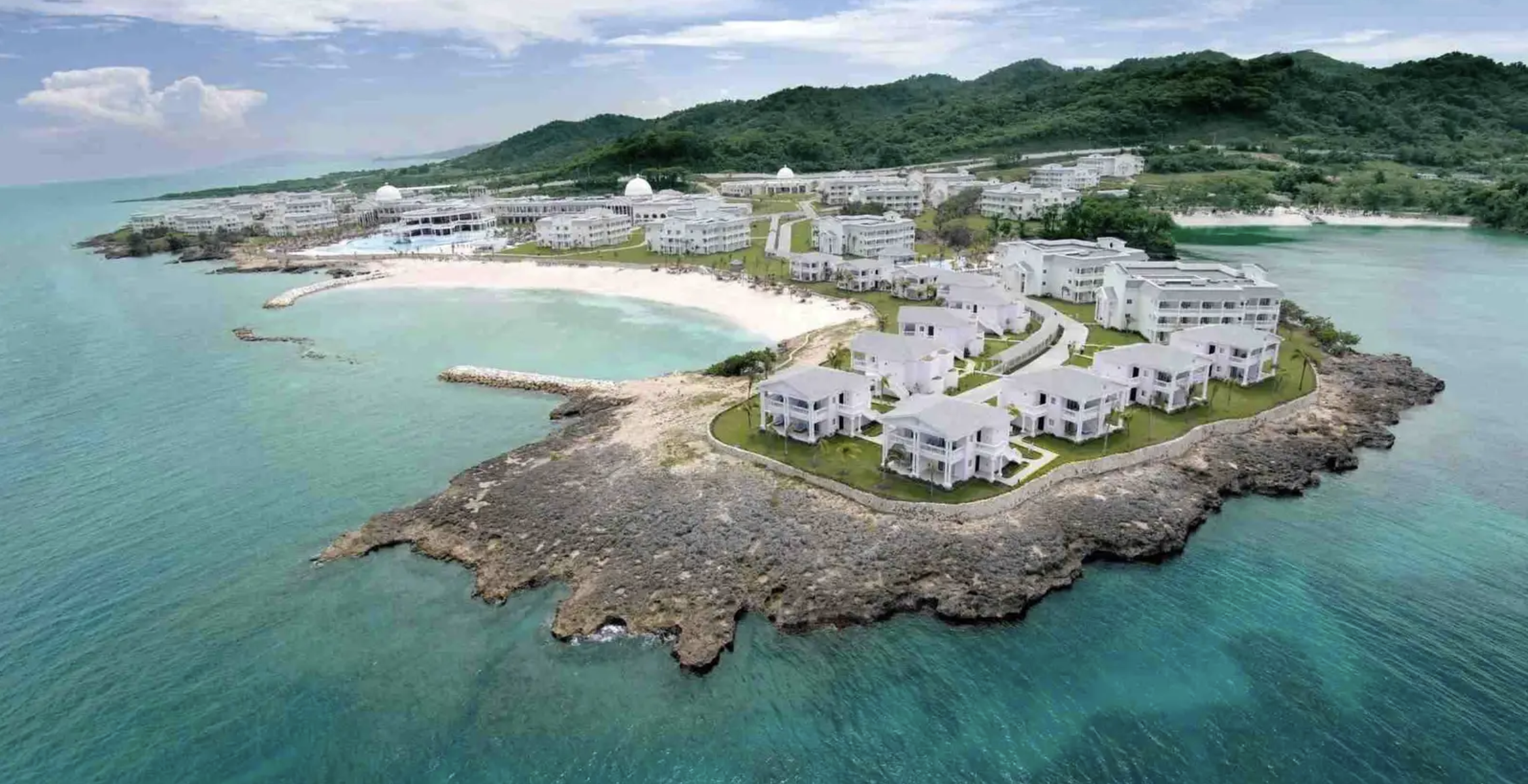 Grand Palladium Lady Hamilton beachfront and pool complex