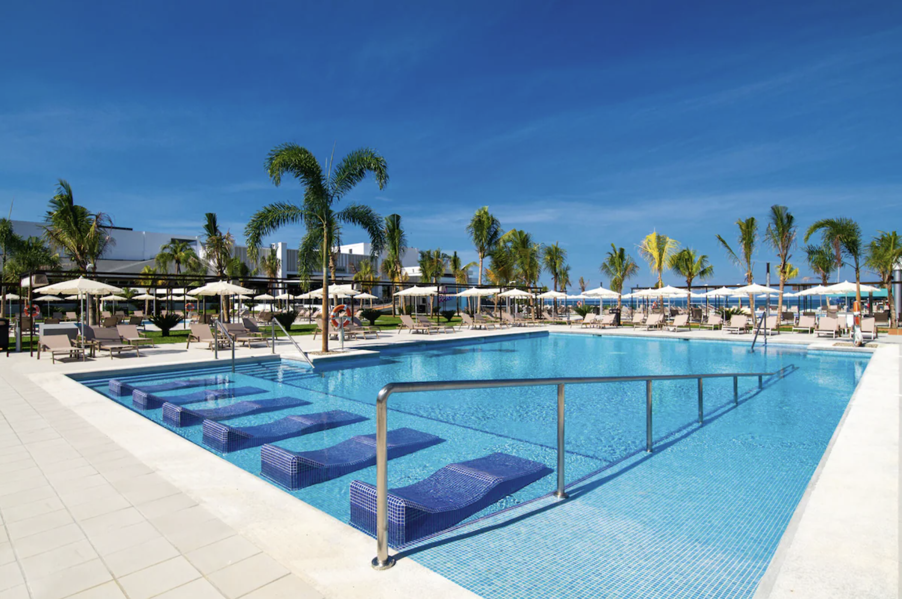 RIU Montego Bay pool and beachfront